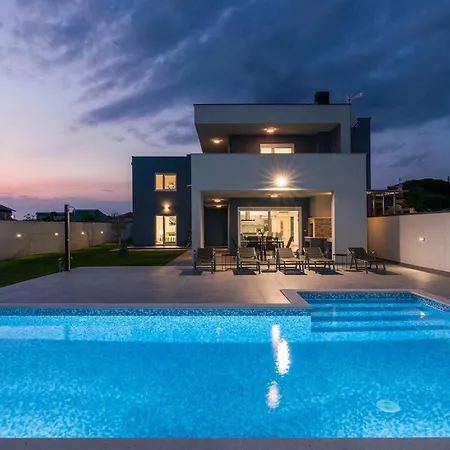 Almar Villa *