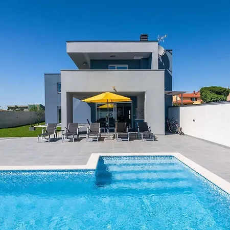 Almar Villa *